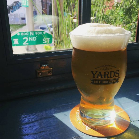 yardsbrew's tweet photo. Hell of a pour by @StandardTap. #YARDS🍻 #PhillyPaleAle #SummerInOurBackyard #BrewUntoOthers https://t.co/WDCqtu4W7E