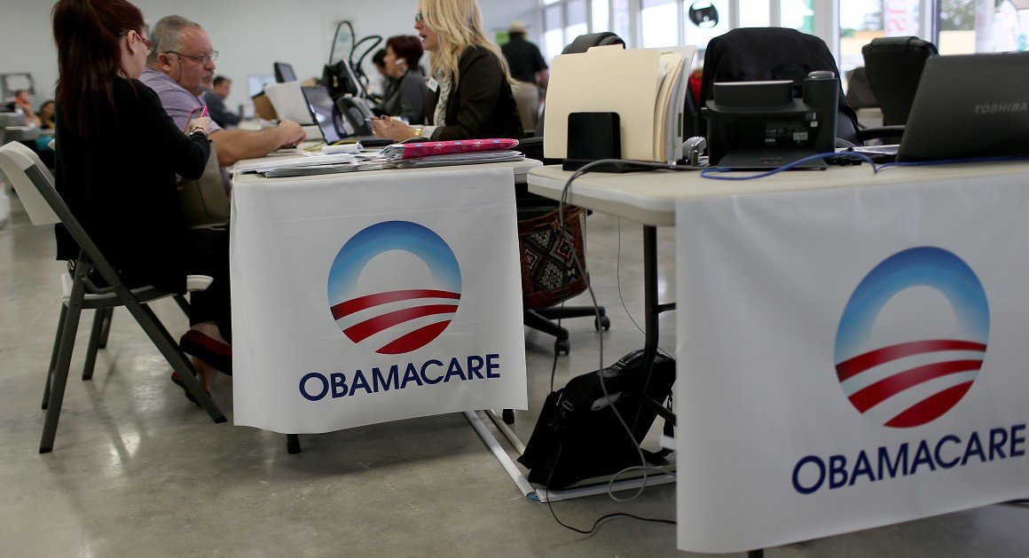 LaynieR's tweet photo. #ObamacareLives  Every county in the country will now have at least one insurer selling Obamacare plans next year  https://t.co/dqbFA1js8u https://t.co/ZQUOPfIQN3