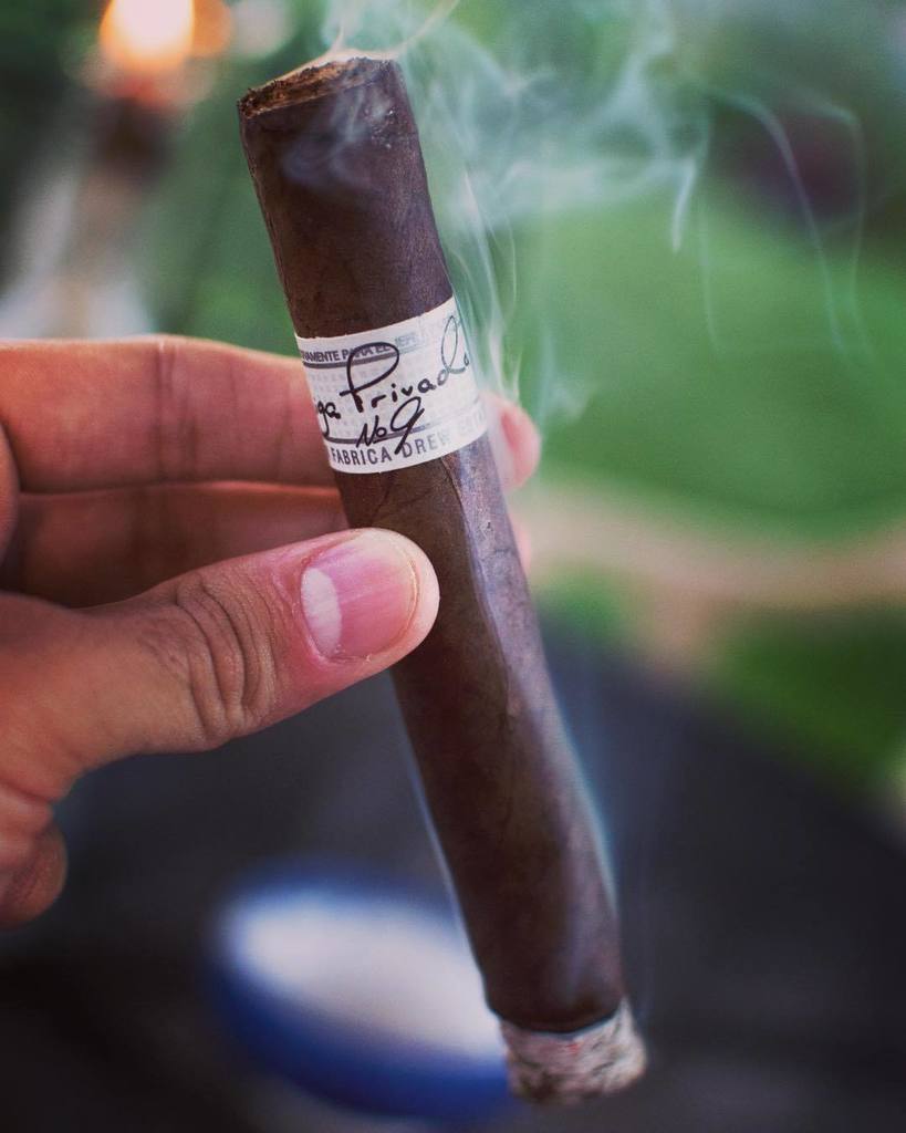 GentsConfab's tweet photo. Those glorious Liga nights @drewestatecigar https://t.co/bcYo4Md8m5 https://t.co/FtHSRUJ4zN