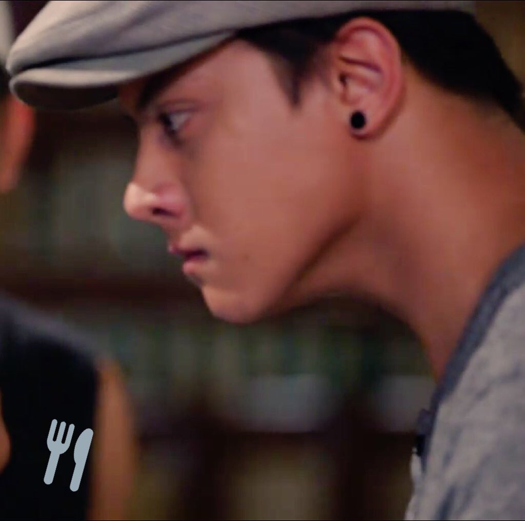 Phangz18's tweet photo. I absolutely love this sharp anvil like sharpness... 😊#LaLunaSangreLadyInWhite #PushAwardsKathNiels https://t.co/UcVuURP1Ol