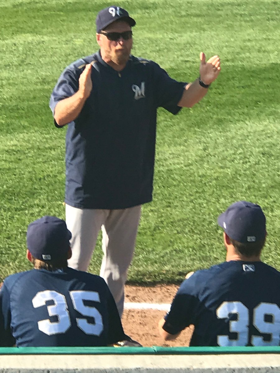 darkocchi's tweet photo. @helenabrewers Maybe your team would be better if your pitching coach was teaching how to pitch rather than about the glories of the Confederacy. https://t.co/RtTwCQTkTD