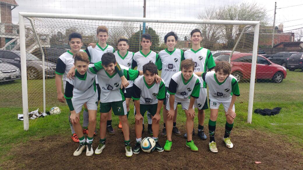 joacomali's tweet photo. Equipo chico, corazon grande #FundaciónCopello #Caballito solidario 💚🐴💚 https://t.co/qNIQR7S2Sl