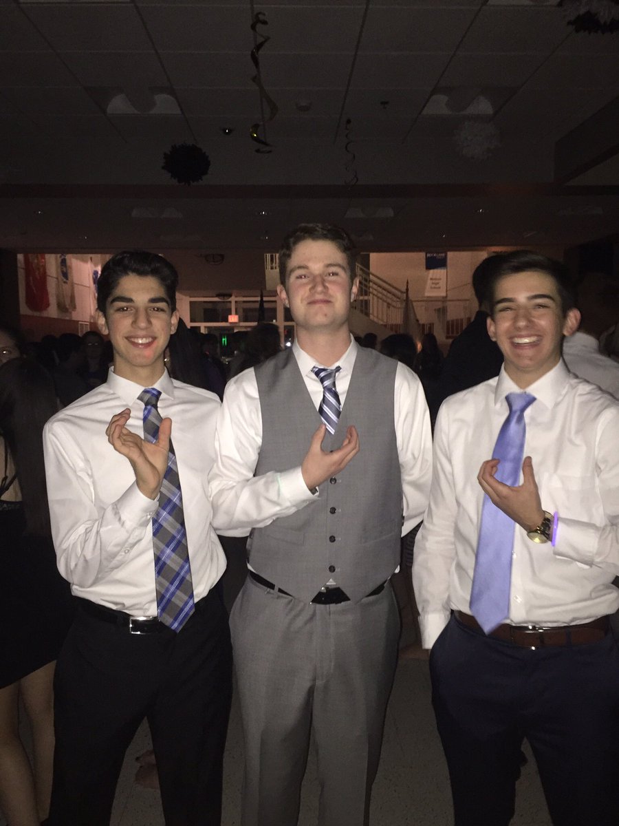 Robert_Dickey11's tweet photo. @Jake_Pineo_88 happy birthday to the 53rd president of The United States of America🇺🇸#waitonit #ushof (sorry for throwing up the wrong U) https://t.co/h09eiad3pf