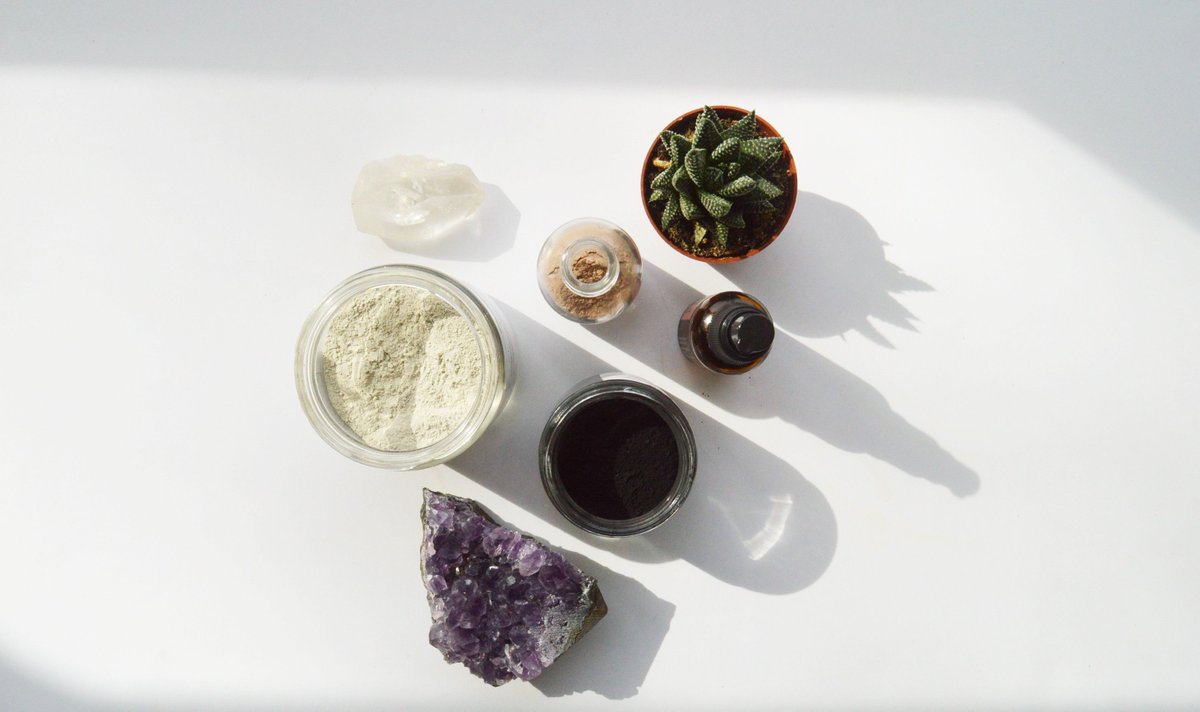 sarahpriceco's tweet photo. Today I'm sharing how #holistic #skincare can improve your skin #GreenBeauty

https://t.co/rckeJAFXX0 https://t.co/kMT1BDivsF
