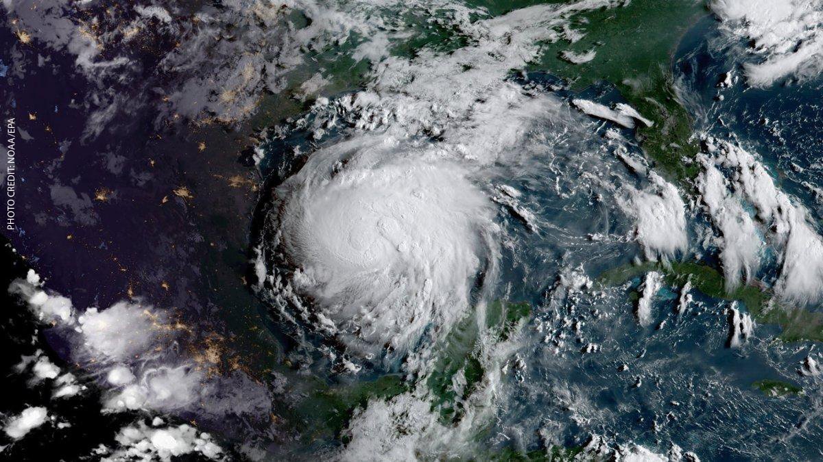 SavetheChildren's tweet photo. Tips for parents: How to help kids cope before, during and after #HurricaneHarvey: https://t.co/4elthtoMWk https://t.co/whdhZulwGx