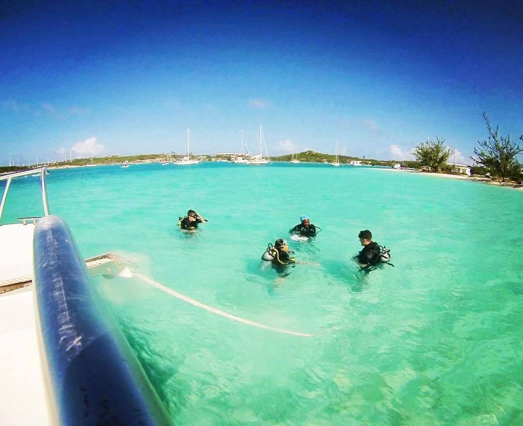 DiveExuma's tweet photo. Lesson time! #padi #scubadiving #openwaterdiver #padiinstructor #divelessons #learning #bahamas #stockingisland #b… https://t.co/lZoQQ66Et4 https://t.co/K5odk5MVCp