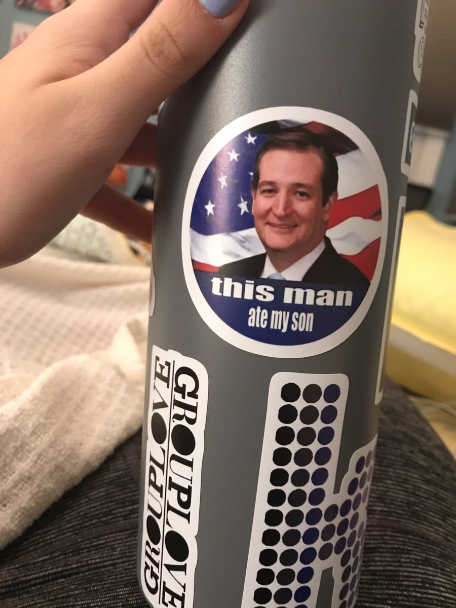 themainetee's tweet photo. who tf like my laptop and water bottle for school https://t.co/yKnRQUyLvE