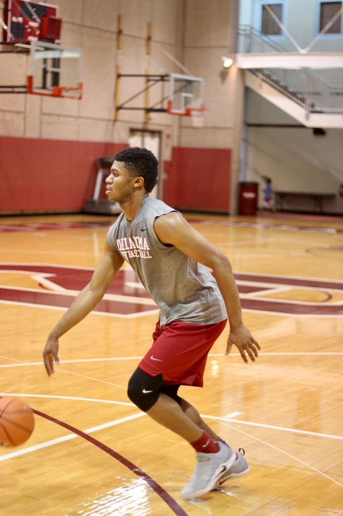 CoachChrisGiles's tweet photo. Moving forward While you thinking backwards @chrisgiles05 @OU_MBBall #wontstopworking https://t.co/yaGn19VT2Q