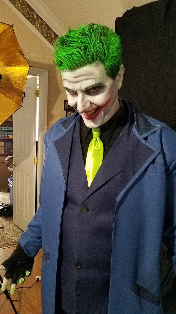 LostRoadtoHope's tweet photo. A taste before the pictorial in Omar Luna 's mag, #CosplayPro 2018
Thanks to Brooklyn Flamm's insane make up skills
#Joker
#beyourownhero https://t.co/FYxeOWgVbP