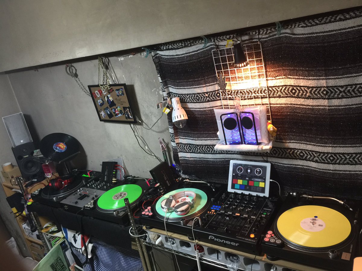 DJ_DOPE1's tweet photo. 昨日六本木で金落としたー
俺の諭吉達。。。涙
ボンビー過ぎて萎えたから
大人しくしますw

って事で
家のタンテ Part.1
#諭吉 #お札 #落とす #Technics #mk5   
#mk6 #Vestax #mixer #Pioneer #900Nexus #sl4 https://t.co/xSo2MCYLaA