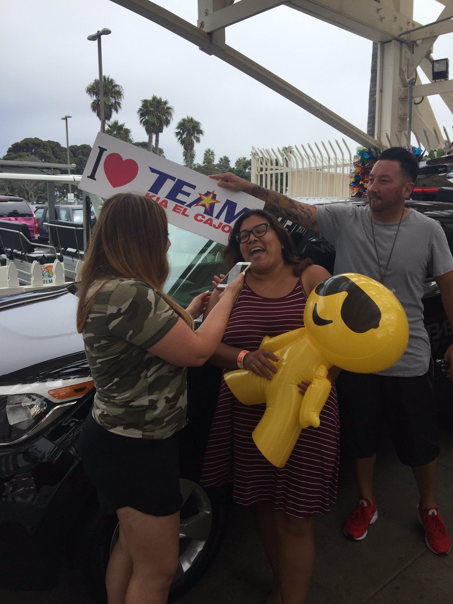 Congrats to Elizabeth from Sherman Heights!! @ENERGY1037SD hooked her up with a brand new 2017 Kia Soul courtesy of <a href="/TeamKIAofEC/">Team KIA El Cajon</a> &amp; <a href="/myplcu/">myplcu</a>!