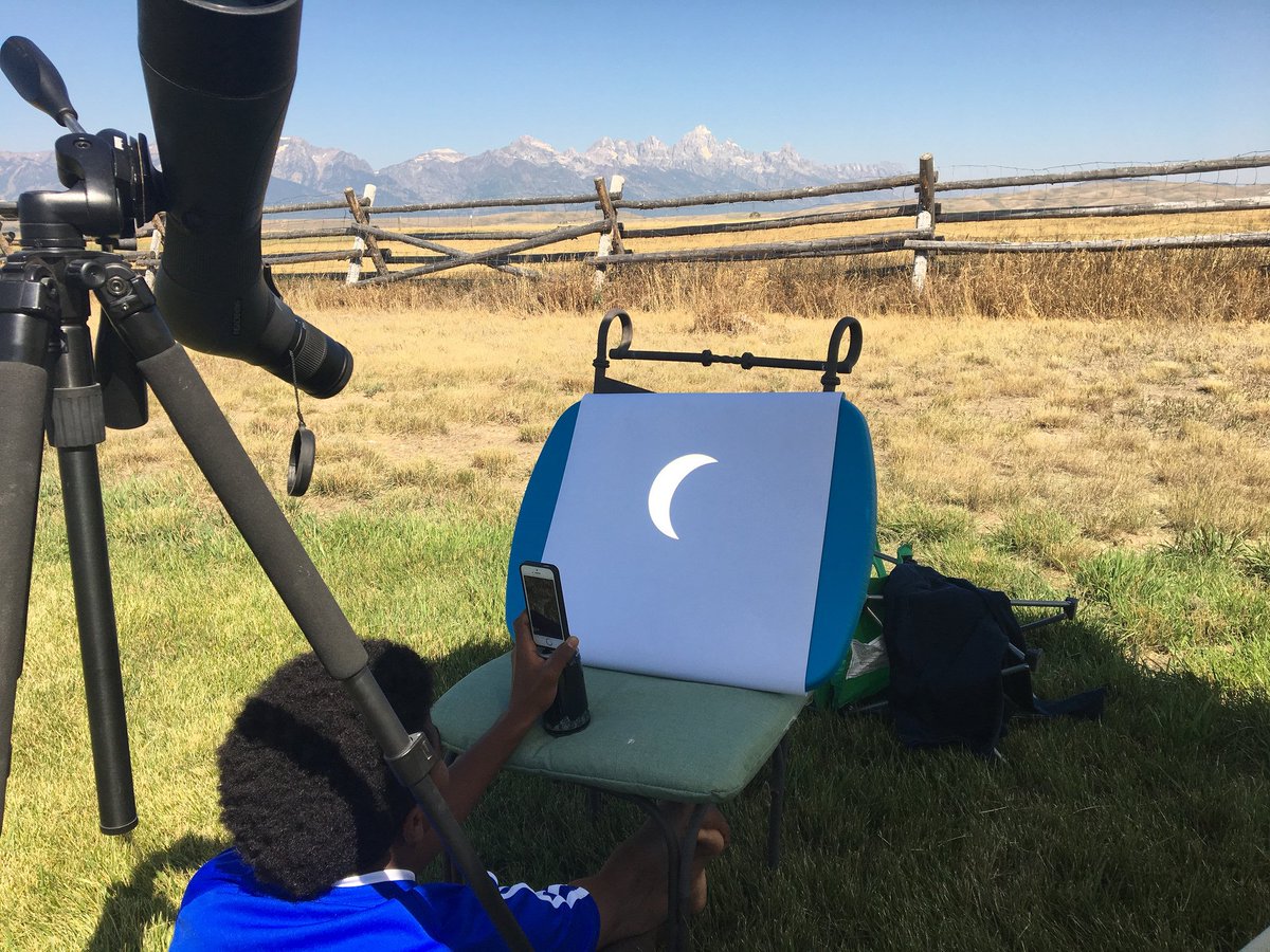 USFWSMtnPrairie's tweet image. Last week thousands visited public lands, such as National Wildlife Refuges, to see #Eclipse17. Watch: bit.ly/2vrfUIb Photo: @NASA
