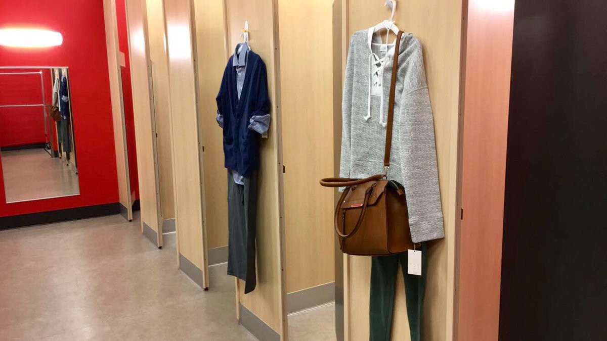 Express_Monique's tweet photo. Had the team create outfits to inspire our guests and get them interested in our new brands. #LookingGoodFellow #ANewDayInR100 https://t.co/jpe8VhpSsB