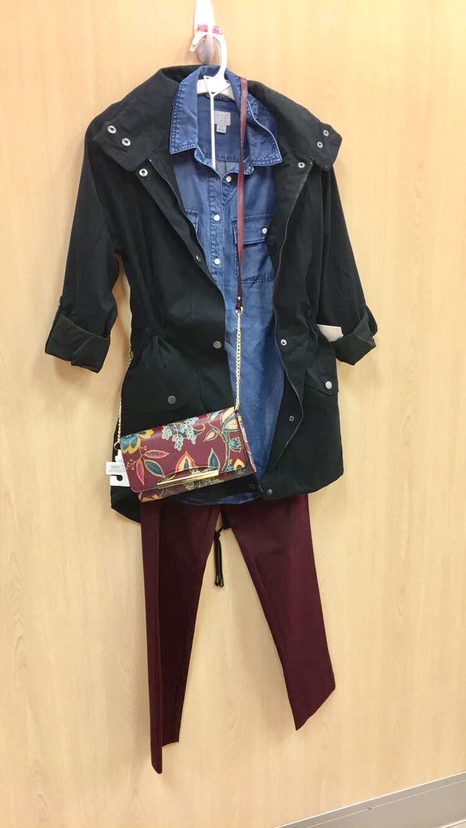 Express_Monique's tweet photo. Had the team create outfits to inspire our guests and get them interested in our new brands. #LookingGoodFellow #ANewDayInR100 https://t.co/jpe8VhpSsB