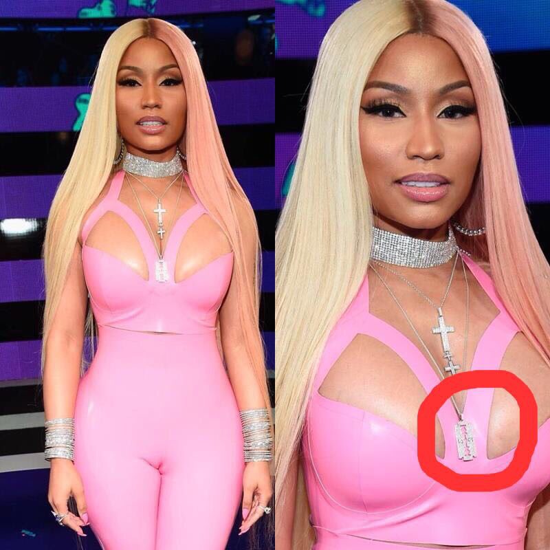 thiago19torres5's tweet photo. A prancheca marcando e o cordão de gilete pra comprovar que está depilada 😂😂😂😂 #VMAs #NickiMinaj https://t.co/MvOYO7k6AE
