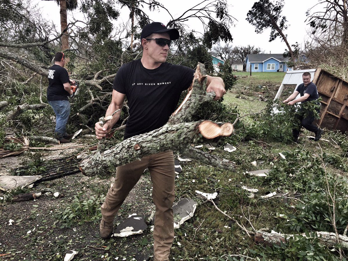 firstresponse's tweet photo. Clearing roads and debris in #rockport TX today with volunteer fire fighters #HarveyStorm https://t.co/R6i2QrSzKK