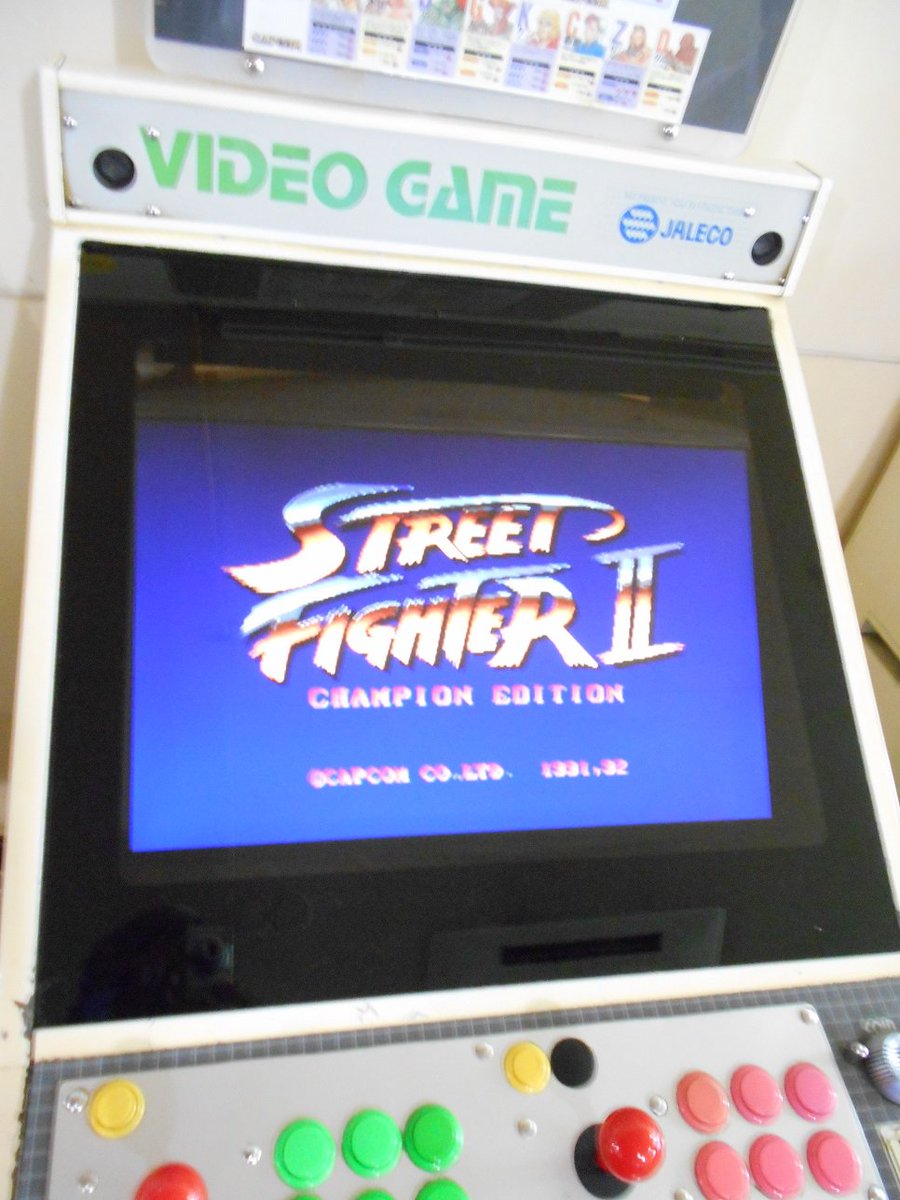 ｔｏｏ 新世界ニュースター 先々週の週替わり筐体はカプコンのcpシステムで ストリートファイターii レインボー パニッシュメントver 私はよく知らないけど ハック基板のレインボーの中で更に色んなヴァージョンがあるのか ケンが放つ波動拳が２