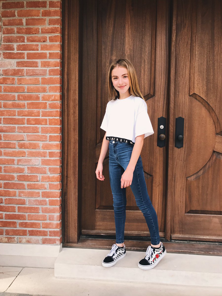 LaurenOrlando's tweet photo. 🌹🌹 https://t.co/ZeT6yEBaHM