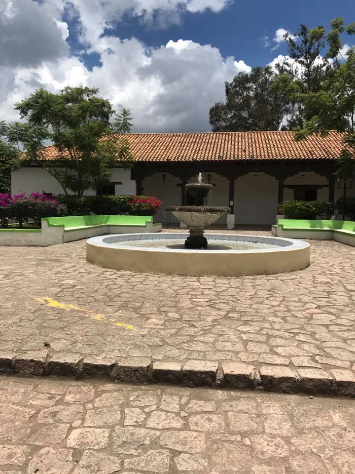 TSiHonduras's tweet photo. Lugares pintorescos para visitar en familia a tan solo pocos minutos de la ciudad capital ! @turisteandohn @AndonieEduardo https://t.co/Byn8TgGR5i