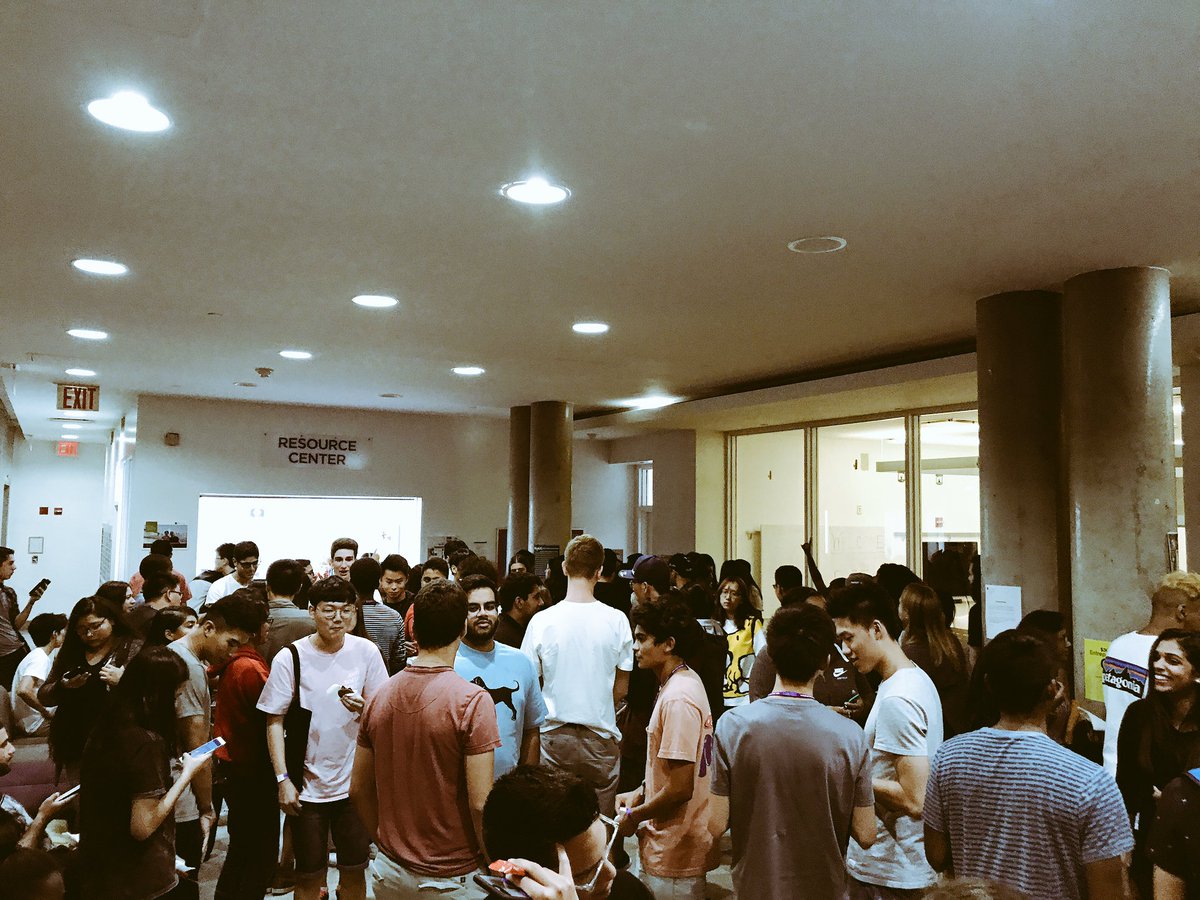 Cookie Time after Floor Meetings at Othmer!  <a href="/truenyu/">TRUEnyu</a> #truenyu #nyumovein @NYUBrooklyn