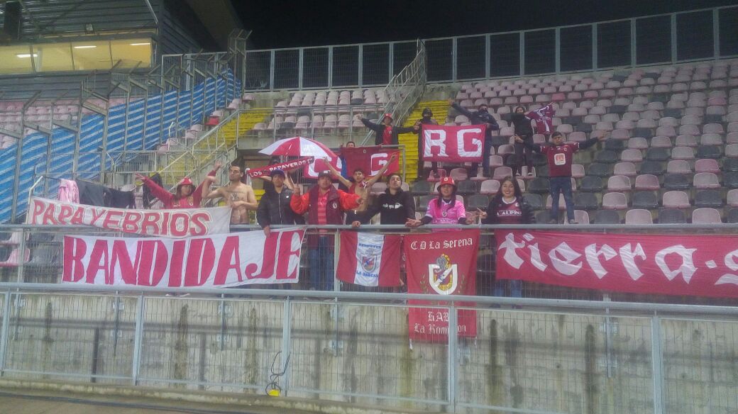 Hinchas granates alentando en el Fiscal <a href="/Rangersdetalca_/">Rangers de Talca</a>  <a href="/CDLS_OFICIAL/">CD La Serena Oficial</a> @