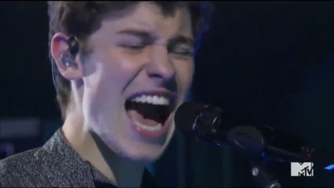 MaybePaulien's tweet photo. I am legit crying YOU DID THAT @ShawnMendes #VMAs https://t.co/HbdOYS7q9p
