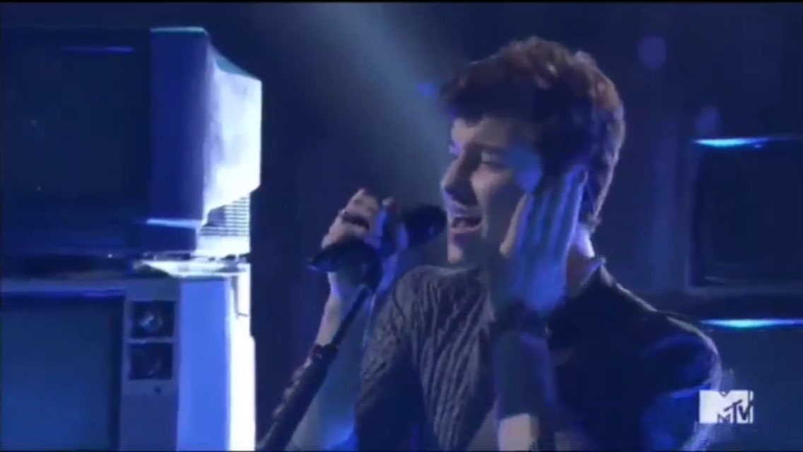 MaybePaulien's tweet photo. I am legit crying YOU DID THAT @ShawnMendes #VMAs https://t.co/HbdOYS7q9p