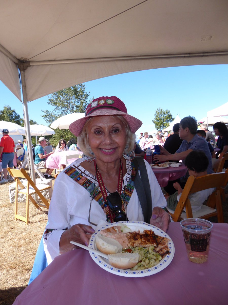 itravellen's tweet photo. @PSF #PinkSalmonFestival #VanierHaddenParkKits #PinkSalmonCalledHumpies #DevelopHumpsWhenReturningToFreshWater #Cooked3Ways #SharingLunch https://t.co/NVLt2SyIUd