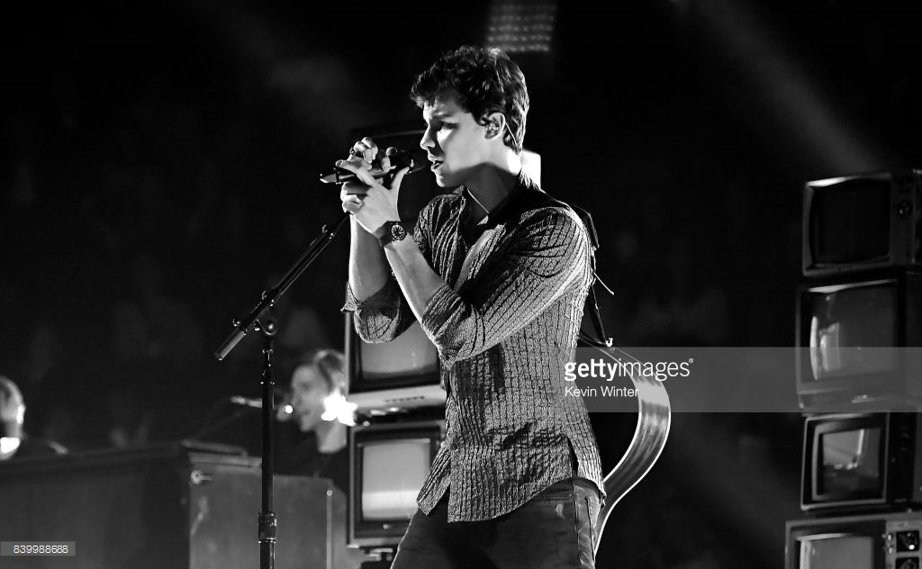ShawnMendessArg's tweet photo. Fotos de la presentacion de Shawn 😍 #VMAs https://t.co/Ms2Nx81jWW