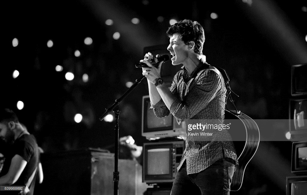 ShawnMendessArg's tweet photo. Fotos de la presentacion de Shawn 😍 #VMAs https://t.co/Ms2Nx81jWW