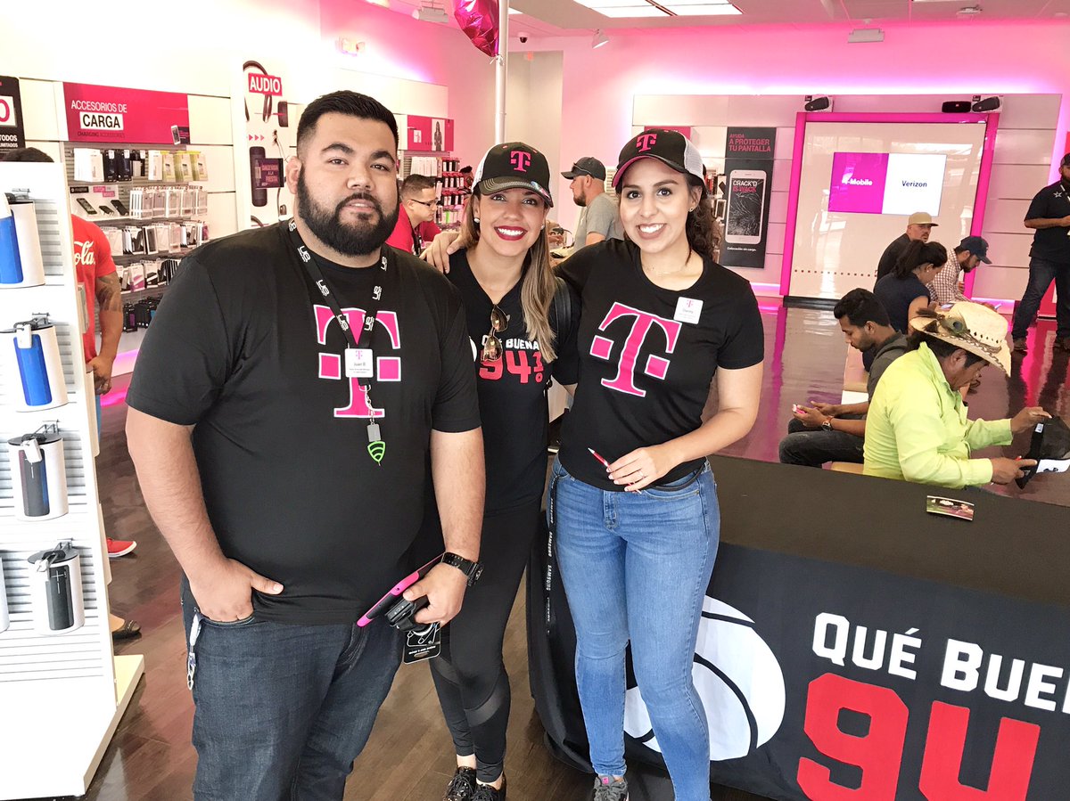 LombardySavages's tweet photo. Radio remote was a success at @LombardySavages !!! Thank you @karenlacoqueta for coming out and showing your support https://t.co/guLxEVEIeN