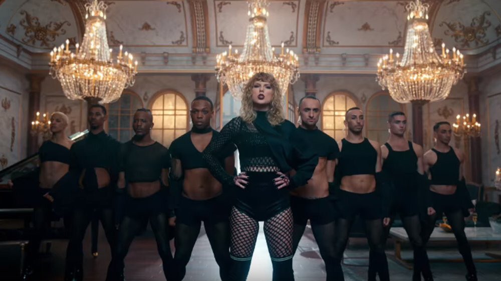 komugiyamazaki's tweet photo. ついに！！！
Taylor Swiftの新曲「Look What You Made Me Do」のミュージックビデオが公開されました！！！

もう色々衝撃的すぎて…💣また説明しますね🐍🐍🐍
MV➡︎ https://t.co/HQ4lalabWZ https://t.co/AHKBcLBxOF