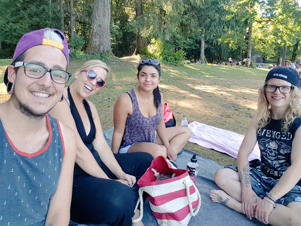 brennandgarrett's tweet photo. Had a great Sunday at cultas with these fine ladies 💚💚 #cultas #cultaslake #beauty's #lovethem https://t.co/QWN2jxKFb0