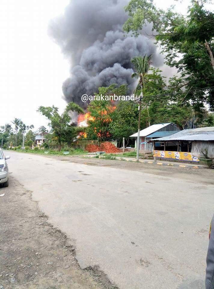 Arakanbrand's tweet photo. Now Happening

Bangali Rohingya Terrorist set fire just next to Zawdika monetary @ MaungDaw. https://t.co/4EP7uhfRjP