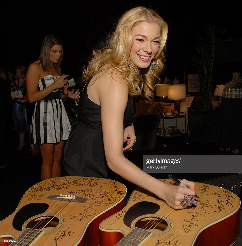 Happy Birthday to LeAnn Rimes, who turns 35 today! 