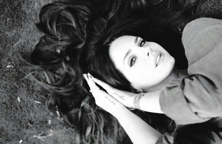 #كل_صباح
يهرب رمشي
يتبع سرب غزلانك
يغرق ف..
ل
ح
ا
ظ
ك
الدافئة يا ماء عيني
المتقطر ف أراضيك
#السمر..

#صباحي_أنت
#همس_ملائكية
