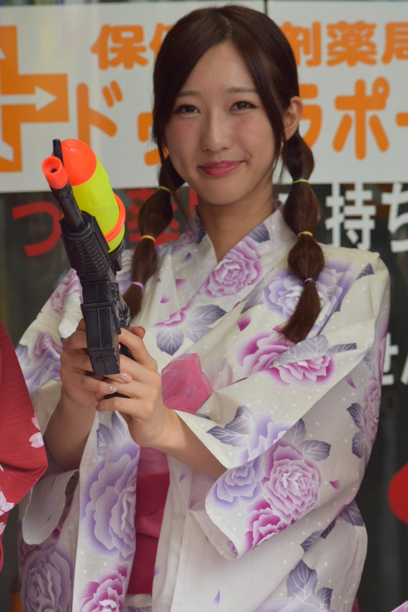 syu74hr's tweet image. 福岡のアイドルグループ HR " れいたん"安田玲さん③
劇場型カフェMINGO!xMINGO!前での「打ち水」イベント
"スナイパーれいたん"
もちろん撃たれました心も体も(笑)
物販の時に「カメラ濡れんかった?」って心配してくれましたけど大丈夫でした。