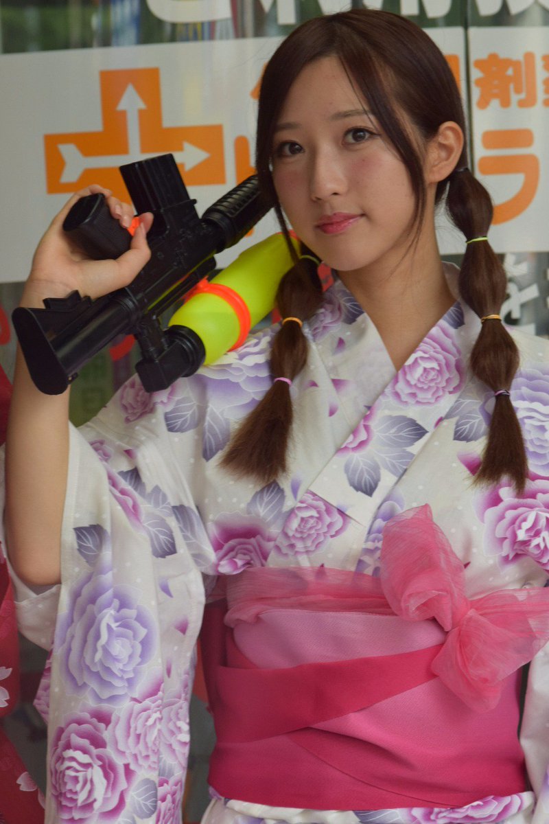syu74hr's tweet image. 福岡のアイドルグループ HR " れいたん"安田玲さん③
劇場型カフェMINGO!xMINGO!前での「打ち水」イベント
"スナイパーれいたん"
もちろん撃たれました心も体も(笑)
物販の時に「カメラ濡れんかった?」って心配してくれましたけど大丈夫でした。