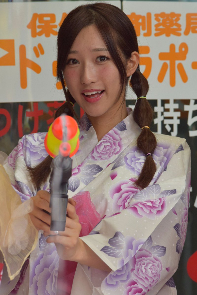 syu74hr's tweet image. 福岡のアイドルグループ HR " れいたん"安田玲さん③
劇場型カフェMINGO!xMINGO!前での「打ち水」イベント
"スナイパーれいたん"
もちろん撃たれました心も体も(笑)
物販の時に「カメラ濡れんかった?」って心配してくれましたけど大丈夫でした。
