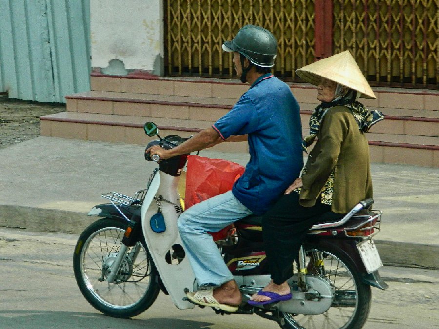 readingbktravel's tweet photo. Modern and ancient! Ho Chi Minh City (Saigon), Vietnam #visitVietnam #visitSaigon #visitHCMC #mopedlifesaigon https://t.co/q9uhVxxEzz