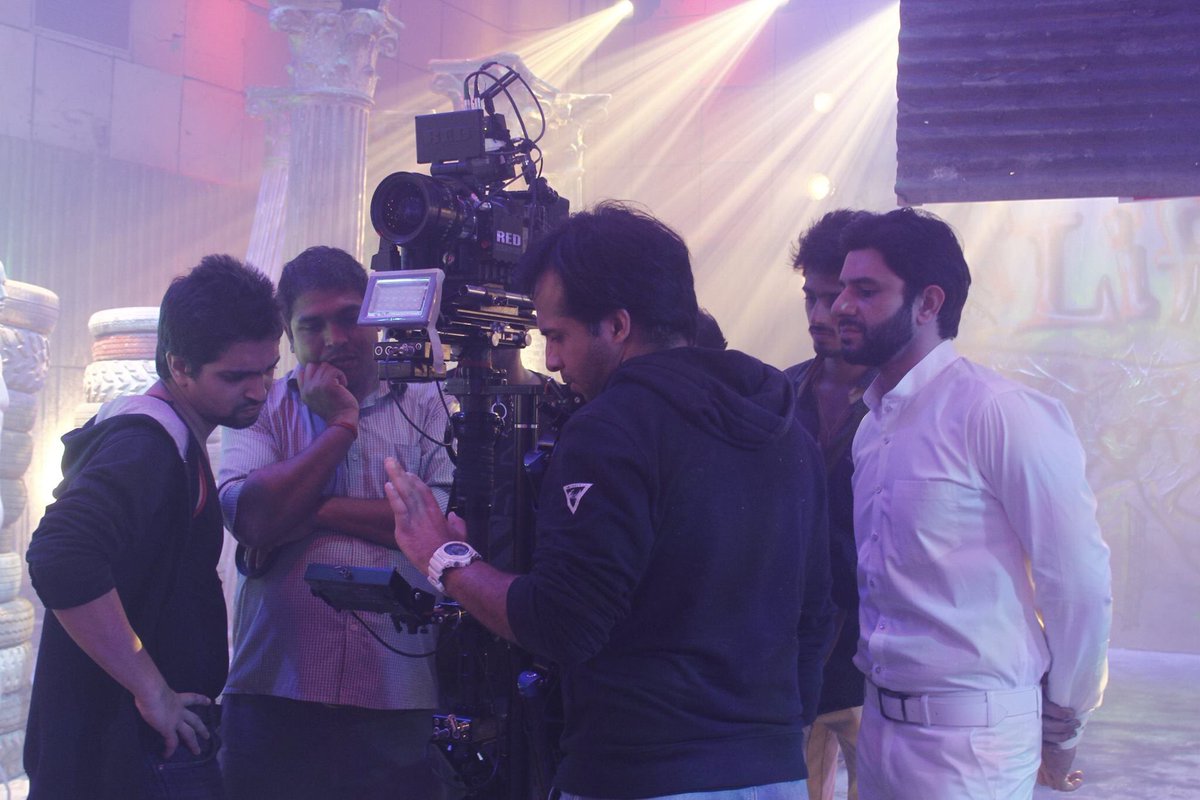sndaindia's tweet photo. #balmayehkarma #brijmohanamarrahe #bmar #behindthescenes #videodirection #SumeetNagdev https://t.co/tjqvNnNeIL