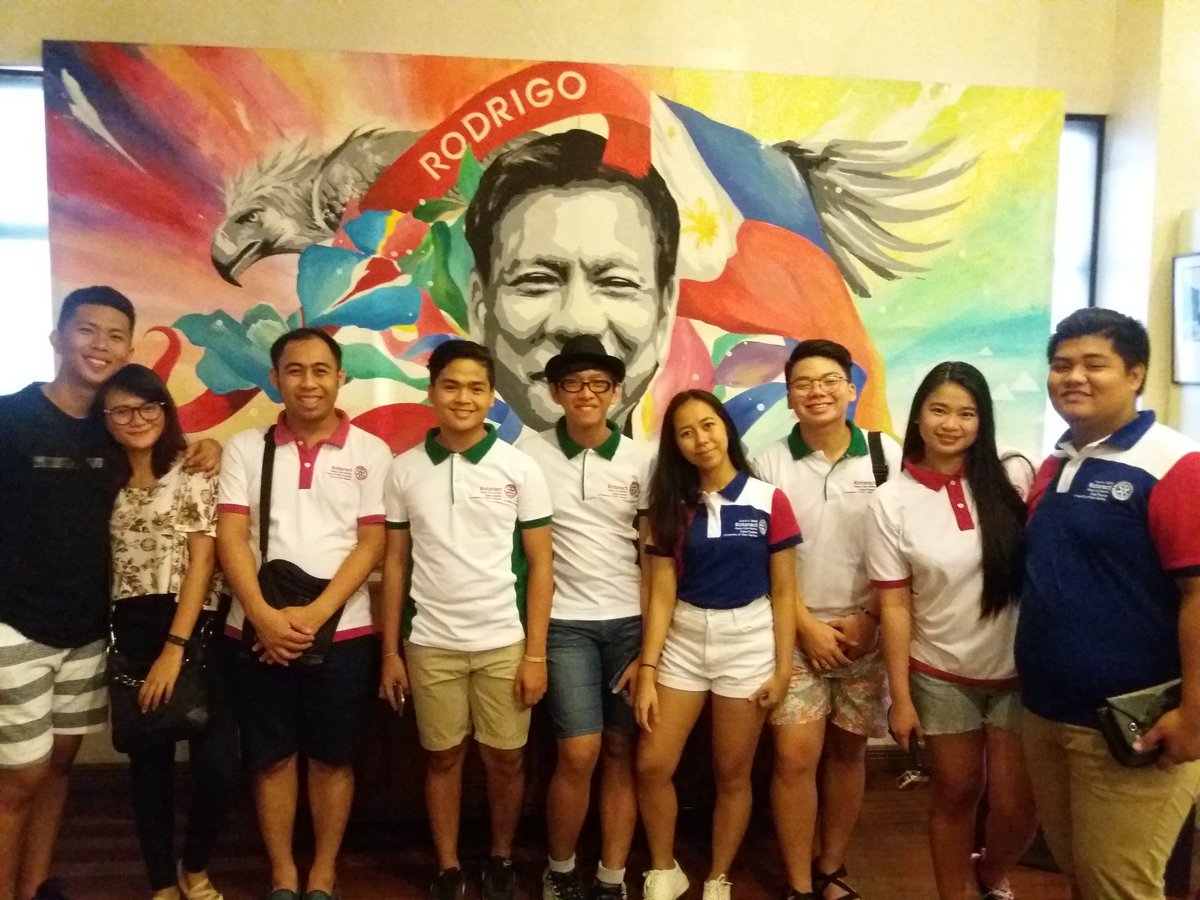 raccfUSC's tweet photo. Rotaract Club of Cebu Fuente tours around Davao with DRR Alstair.
#Rotaract50 
#Rotaract
#D3860
#ServiceAboveSelf
#MakingADifference
#Rotary https://t.co/o950vyGire