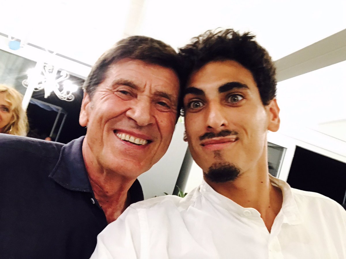 UmbertoPoculum's tweet photo. Che bel Selfie @morandi_g ✌🏻🙏🏻
#UnArtigianoSognatore https://t.co/ayxqKybGoF