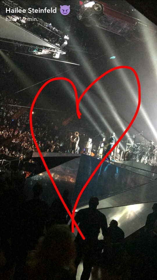 steinfeldwonder's tweet photo. ¿esto es todo lo shailee que voy a tener? #VMAs https://t.co/N1jwsPIBzy