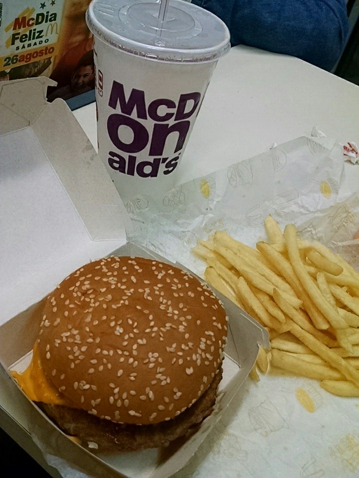 millenastony's tweet photo. Sendo obesinha haha https://t.co/bhBqn1cjcA