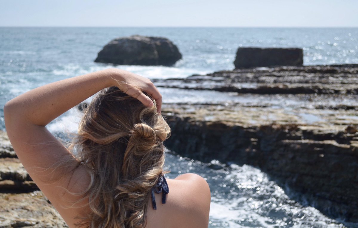 KellyDean33's tweet photo. Can we talk about how good of a photographer my sister is
(i call this "playing with my hair - a series") https://t.co/Gz8FSYOzZ7