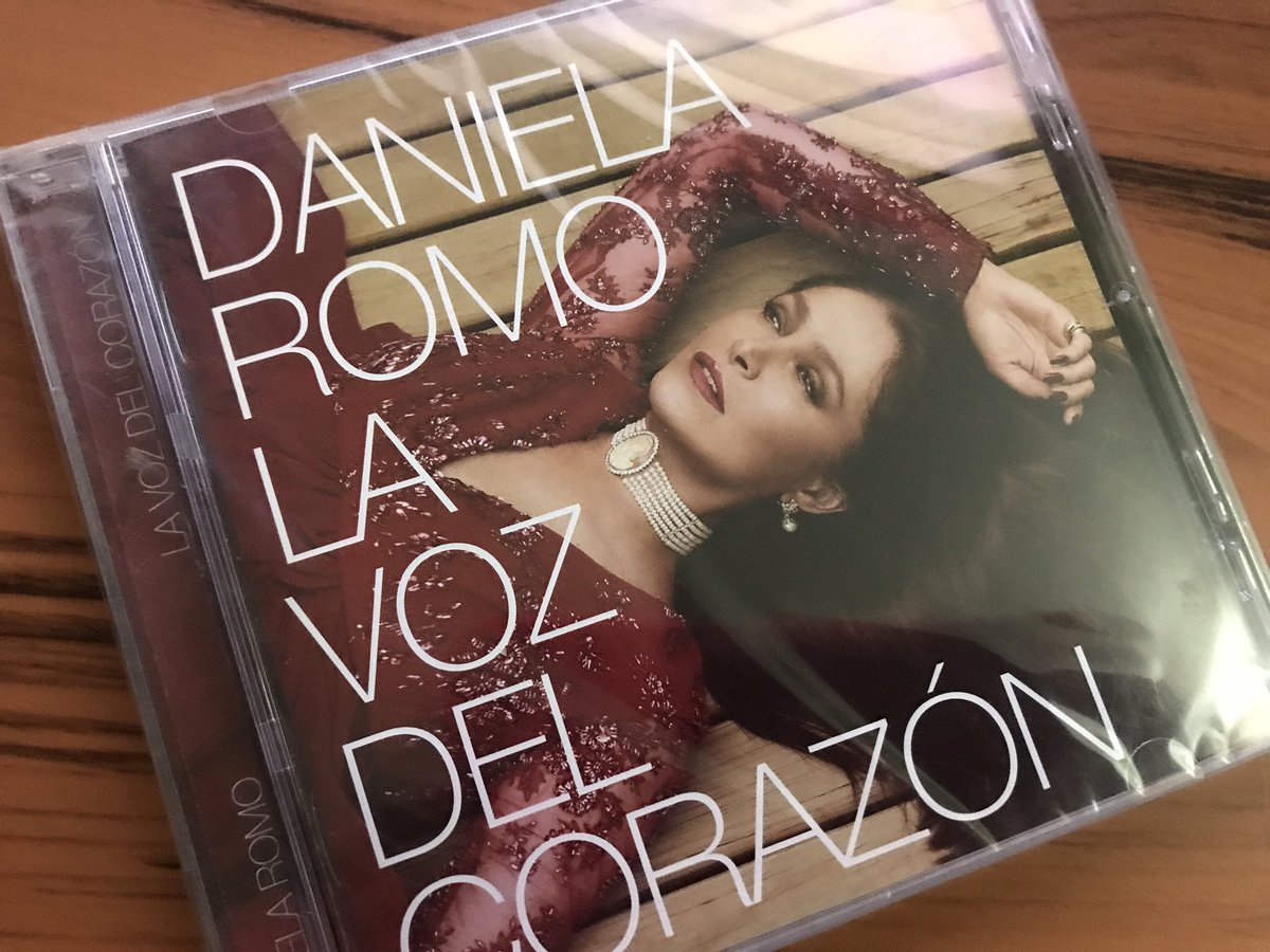 DanielaRomoWeb's tweet photo. #Trivia9 ¿Quién es el productor del disco #LaVozDelCorazón? Para amigos de Norte,Centro y Sur América. ✌🏻 https://t.co/A6wXfBqKiw