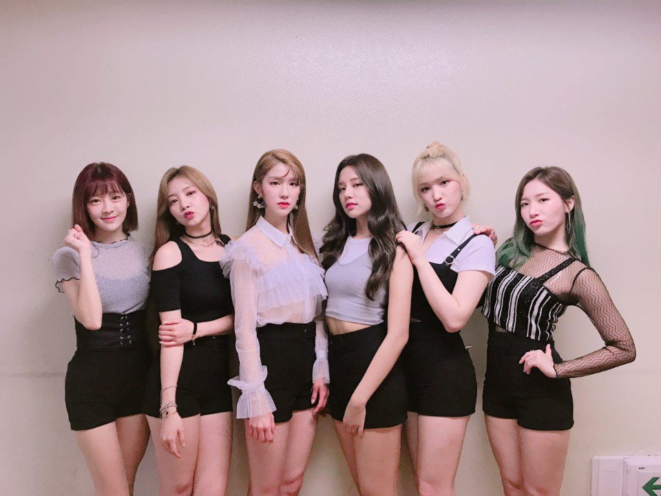 kpoplove1005's tweet photo. 데뷔 3주년 축하 드립니다
앞으로도 변함 없는 사랑에서 응원하겠습니다
화이팅!
사랑헤요♡
#3yearswithlaboum https://t.co/UtYCuEegxq