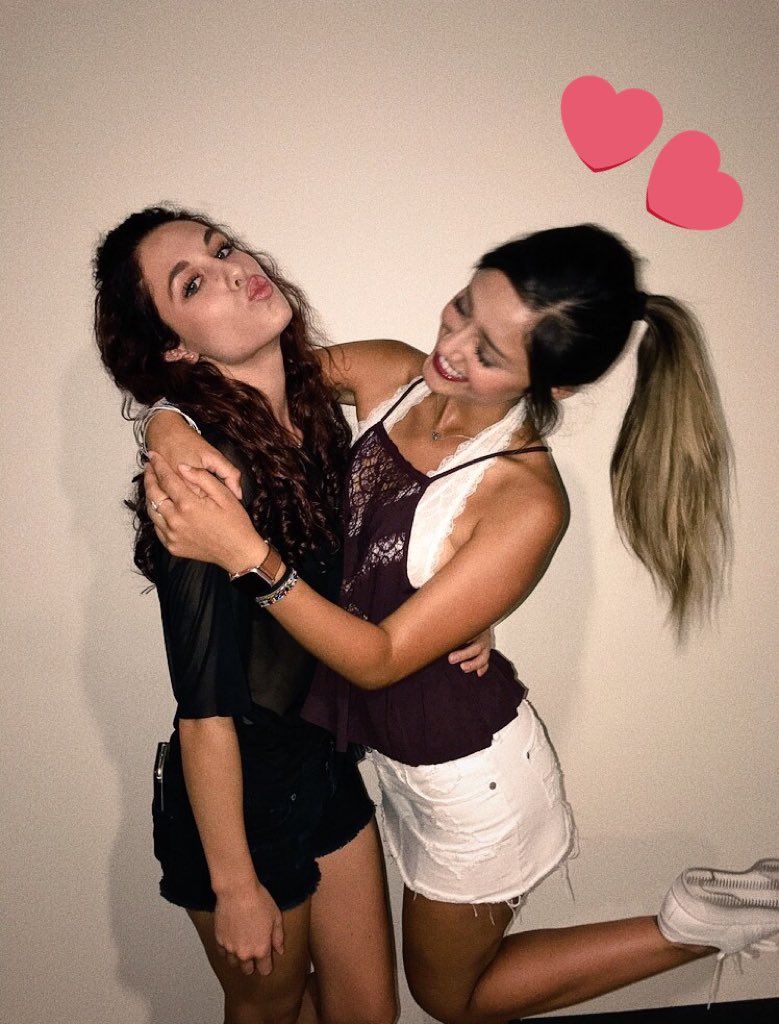 KoraKostiew's tweet photo. I got the best roomie around!!! https://t.co/QeYvi20Aq9