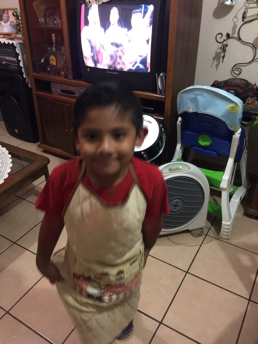 LULAVIRY's tweet photo. Comenzó @MasterChefMx, y mi hijo lo sabe!!!! @SantiMexicat @SilOBetanzos https://t.co/CiXHtj3alB